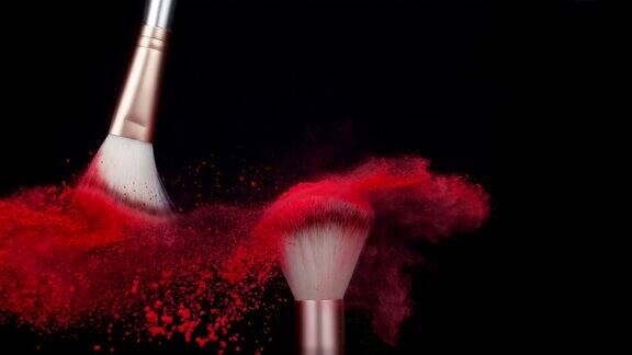 化妆刷与红色粉末爆炸在黑色背景超级慢动作