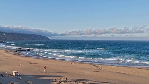 葡萄牙的沙滩有悬崖和美丽的海岸风景