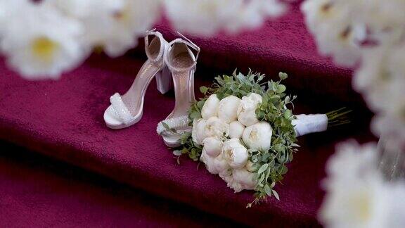 新娘花束和鞋子婚礼用品
