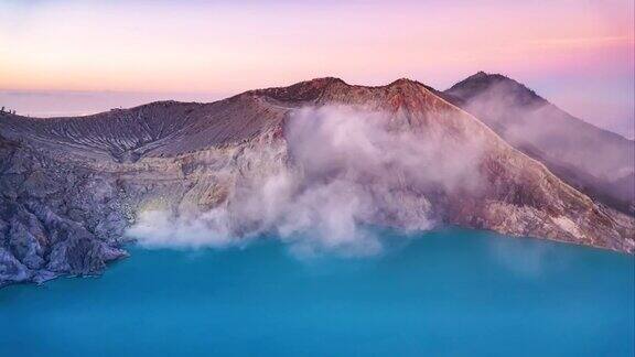 硫雾在火山湖卡瓦伊真火山印度尼西亚的延时