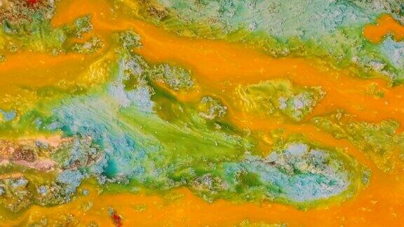 流体抽象丙烯酸和墨水纹理与彩色波浪液体涂料与油墨混合红色黄色绿色和金属色