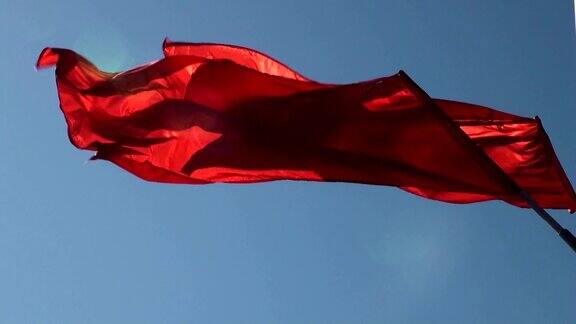 红旗在风中飘扬