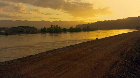 黄河的日出景色