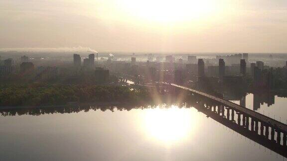4k视频飞行黎明时分第聂伯河上的欧洲大城市基辅