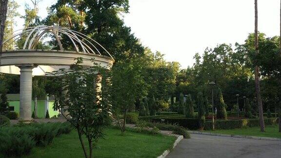 4k航拍法国花园中心巴肯城市公园修剪艺术的杰作
