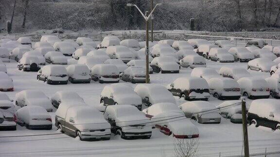 暴风雪停车场两个镜头