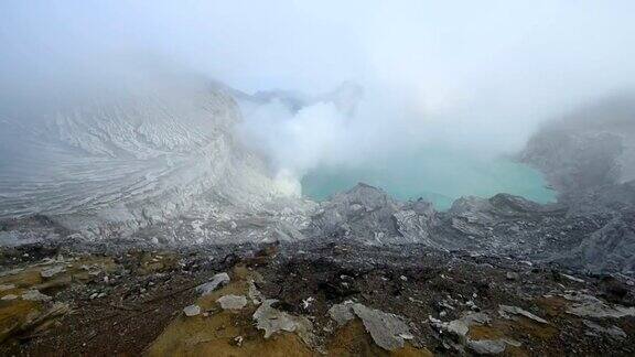 印尼卡瓦伊真火山口自然旅游胜地