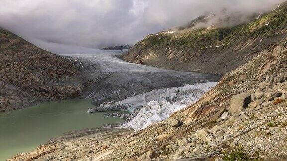 时间流逝瑞士阿尔卑斯山冰川融化的景象罗纳冰川罗纳河的源头弗尔卡山口瓦莱州