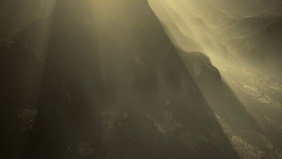 黑色的山脉笼罩在浓雾之中