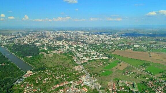 白天在保加利亚普罗夫迪夫拍摄的空中旋转全景
