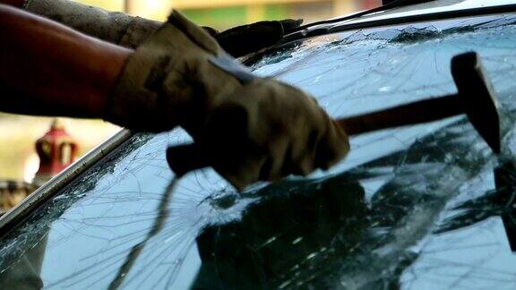 破碎的汽车挡风玻璃事故车有选择性的重点