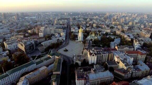 乌克兰首都中部有许多历史建筑和街道