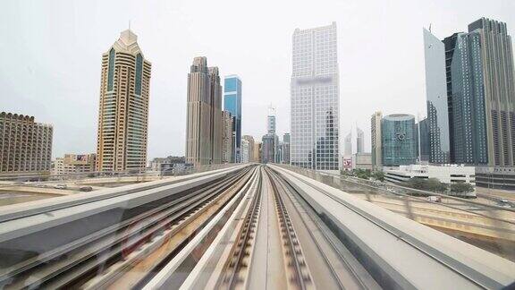 迪拜地铁沿线的摩天大楼