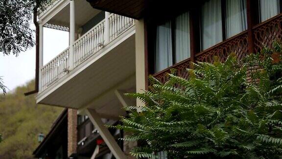 传统的木质设计阳台住宅外观美观老式民居