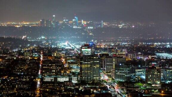 洛杉矶市中心和格兰岱尔的《秋雨之夜