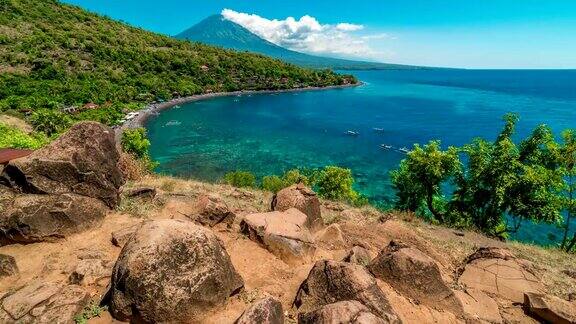 从阿米德村印尼巴厘岛阿贡火山和海的风景延时
