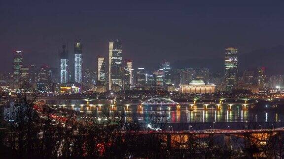首尔城市现代建筑和建筑在晚上韩国