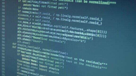 Python语言滚动机器学习应用程序的源代码在屏幕上