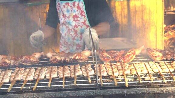 厨师正在烤鸡烤泰国街头小吃