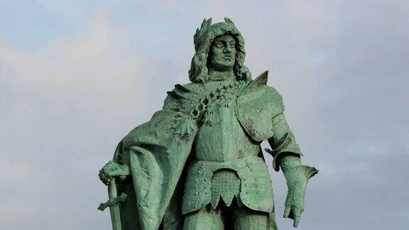 布达佩斯市中心的英雄广场中世纪欧洲英雄的独立雕像