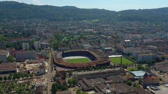 晴天苏黎世市著名体育场航拍全景4k瑞士