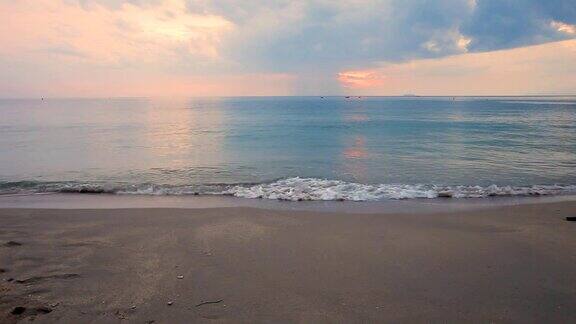 日落时分的热带海滩