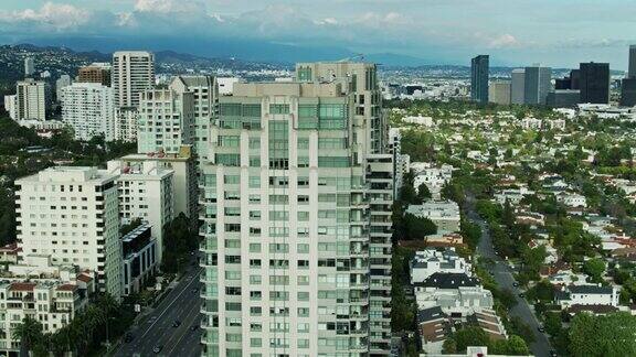 公寓峡谷和房子在韦斯特伍德洛杉矶-鸟瞰图