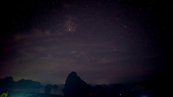 在风景秀丽的红树林湾SametNangShe视点攀雅湾泰国夜空的延时拍摄