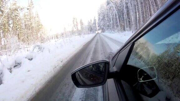 CarPOV:在冬天的乡村道路上