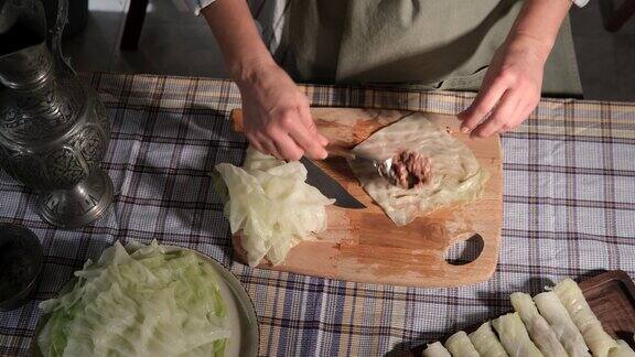 制作过程中煮白菜叶馅肉和米饭流行欧洲餐土耳其希腊波兰民族食品