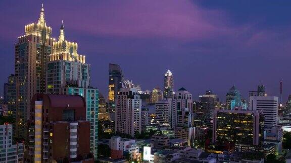 曼谷的日落时间泰国曼谷摩天楼从白天到夜晚的平稳过渡