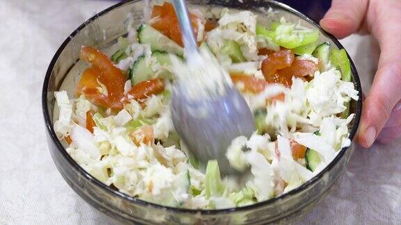 酸奶油蔬菜沙拉的制作