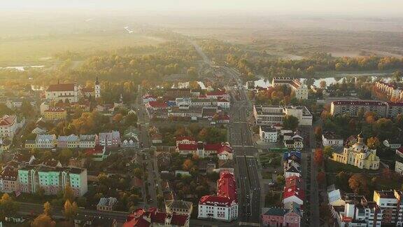 白俄罗斯布列斯特地区的平斯克平斯克城市在秋天的早晨鸟瞰大教堂的名字的祝福圣母玛利亚和修道院的灰修士著名的历史地标
