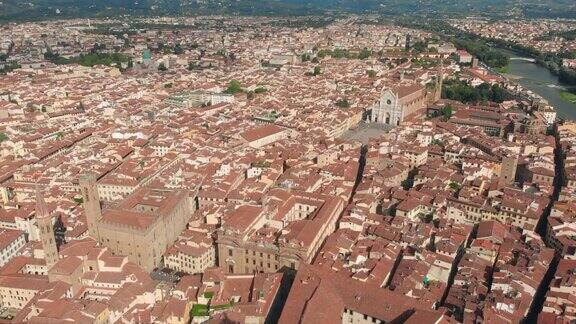 佛罗伦萨空中城市景观与圣十字教堂和圣十字广场在意大利4K无人机拍摄