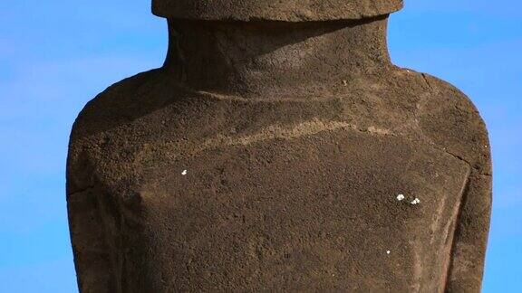 巨大的摩埃石像阿纳基纳海滩复活节岛拉帕努伊岛波利尼西亚智利