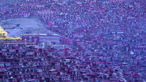 中国四川色达著名的喇嘛庙