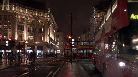 雨夜中的伦敦牛津广场