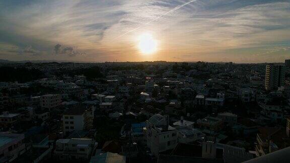 时光流逝城市上空的日出