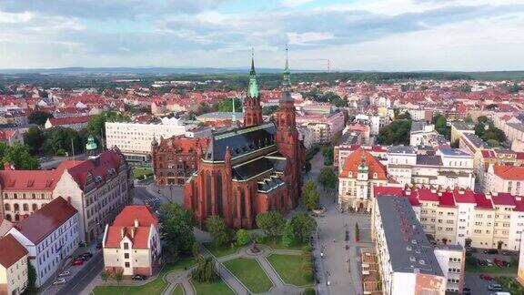 莱格尼察波兰城市和大教堂的空中全景图