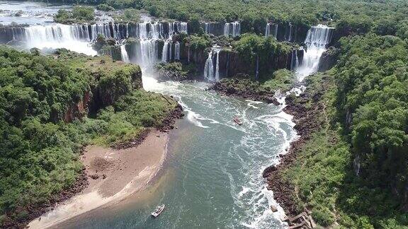 鸟瞰图的瀑布IguaçuFozdoIguaçu巴西和阿根廷的米塞内斯旅游点伟大的景观被选为世界七大奇迹之一
