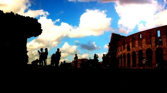 君士坦丁凯旋门上的日落凯旋门靠近罗马中心的竞技场