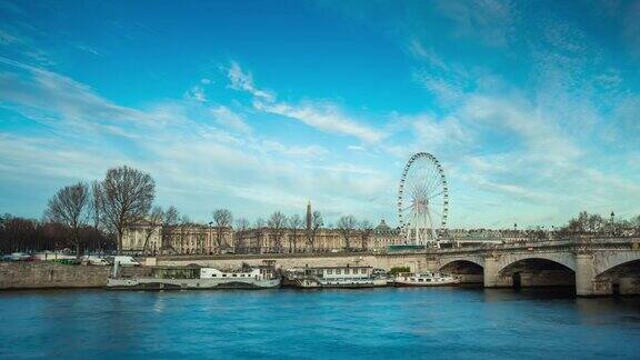 法国晴朗的天空巴黎车轮塞纳河旋转木马桥卢浮宫全景4k时间流逝