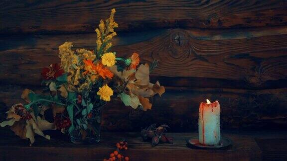 木架子上的蜡烛