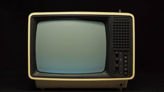 黑色背景的老式老式电视老式电视屏幕的特写干扰信号接收不良摄影概念