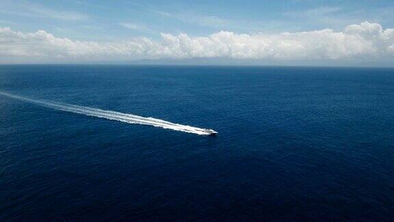 海上摩托艇鸟瞰图印尼巴厘岛