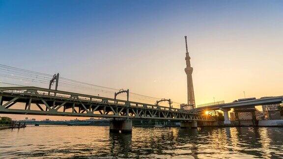 东京日出城市时间推移在Sumida河和天空树东京日本4K时间推移