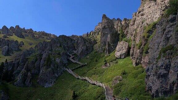 天山风景区内的玛雅山