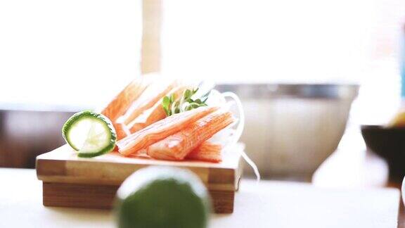 手握寿司是传统日本料理中的寿司