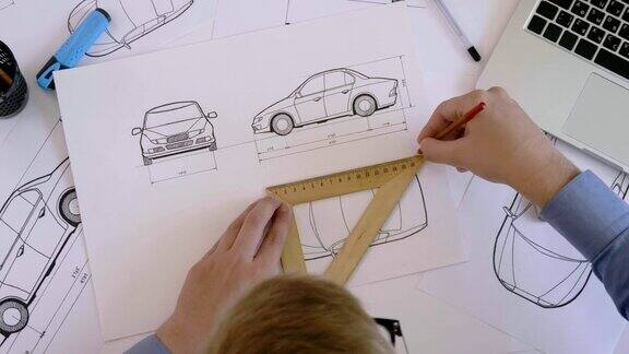 俯视图工程师工作的汽车设计草图