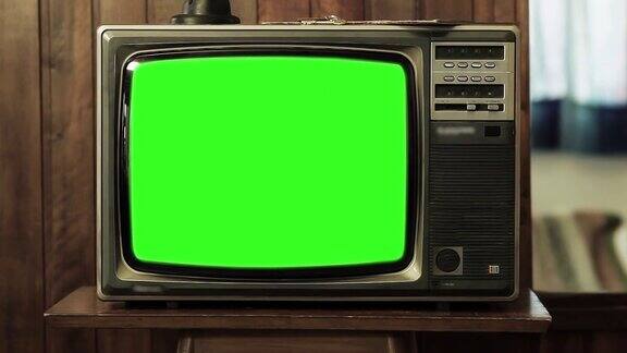 老式绿屏电视机放大4K分辨率